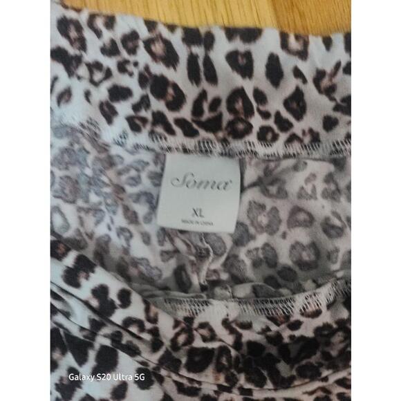 Some XL lounge pants animal print with pockets - Picture 4 of 5